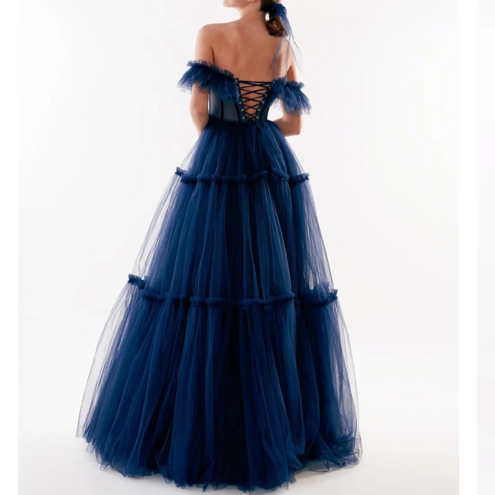 Gown - Picture 5 of 5